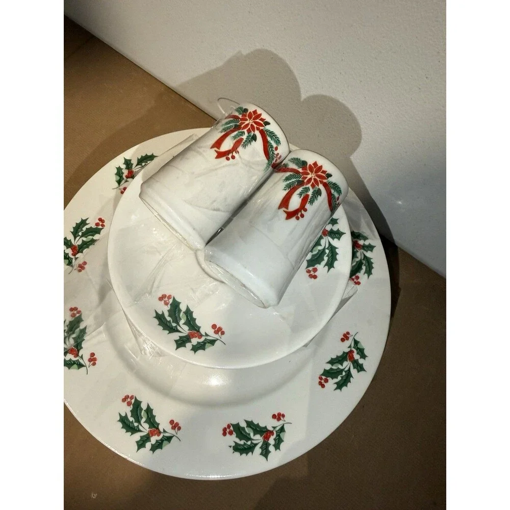 Holly Berry ALCO Industries 8 Dinner Plates And 8 Saucers With Salt & Pepper Set